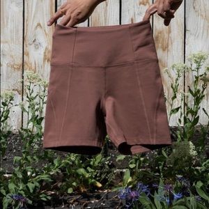 Girlfriend high rise run short in acorn